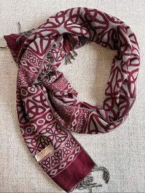 pashmina Burgundy and Gray Geometric Celtic-Pattern Scarf